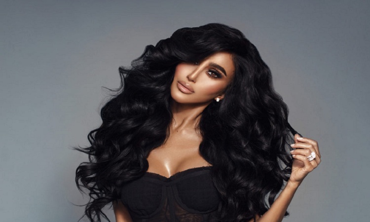 Lilly Ghalichi, fashion and beauty blogger