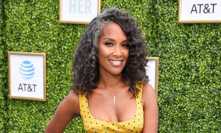 Mara Brock Akil wiki, bio, age, net worth, husband, sister, height, shows